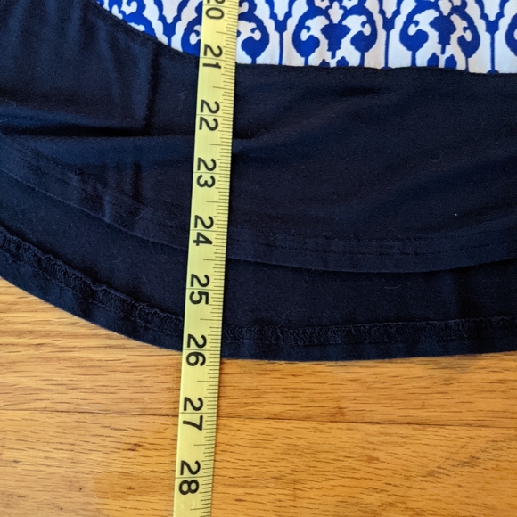 Sleeveless blue and white top - Picture 4 of 5